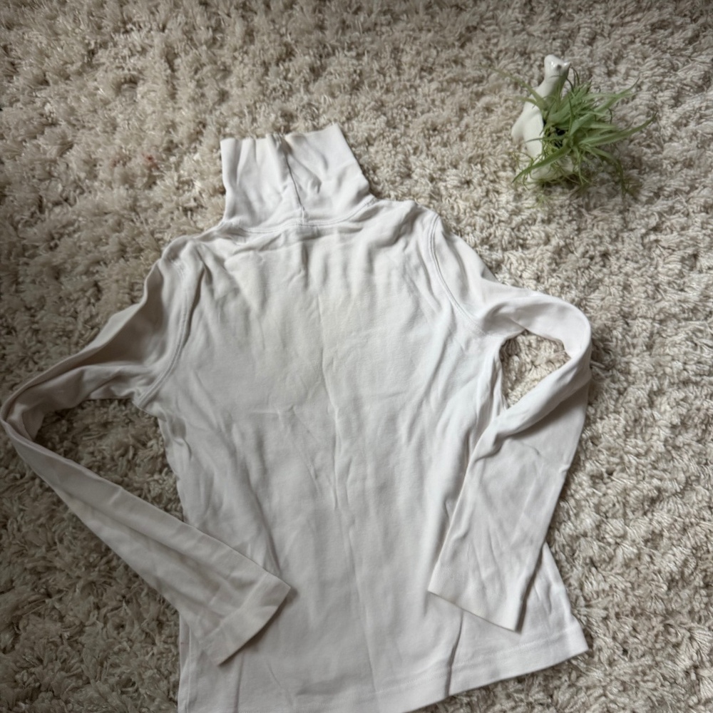 Soft and stylish High Sierra white fashion winter spring women’s Long Sleeve Tu